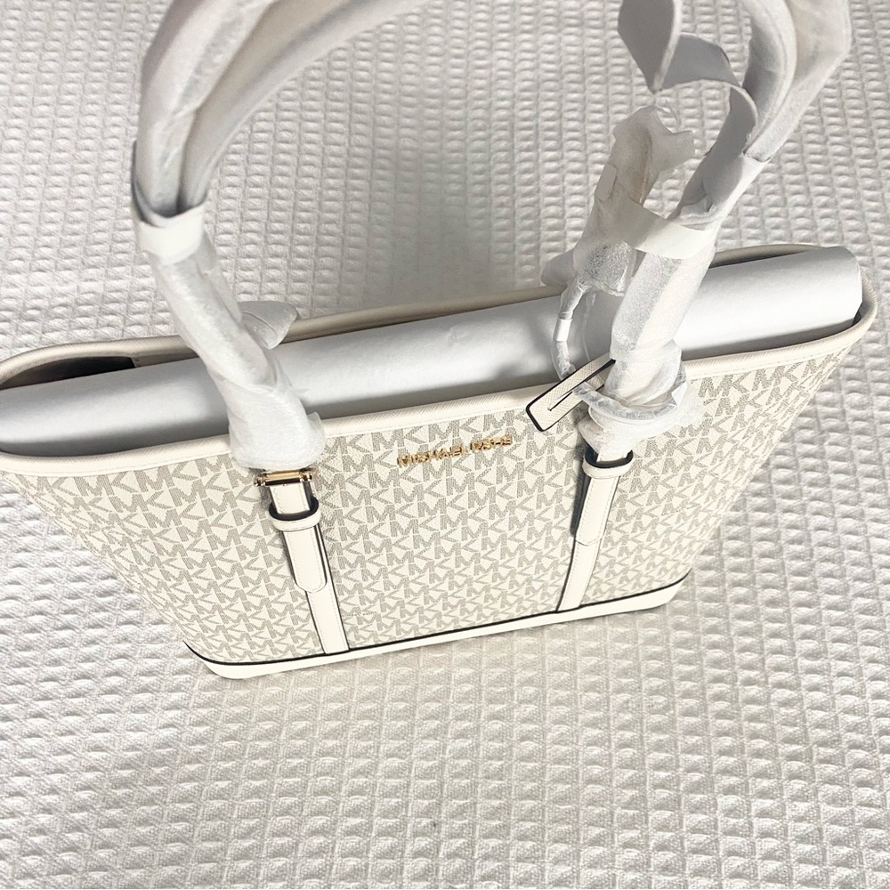 Michael Kors Cream Logo Tote gold hardware - Picture 5 of 8